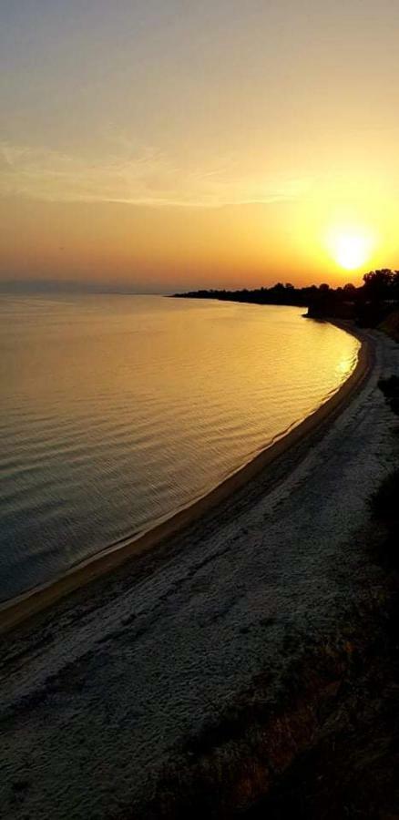 Summerday Villa Private Beach Nea Iraklia Bagian luar foto