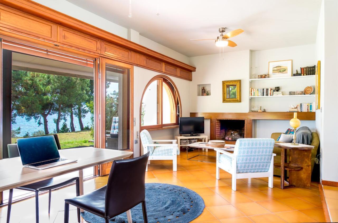 Summerday Villa Private Beach Nea Iraklia Bagian luar foto